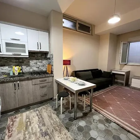 Basement Floor, Konforlu, Ferah, Genis 1+1 '24' *