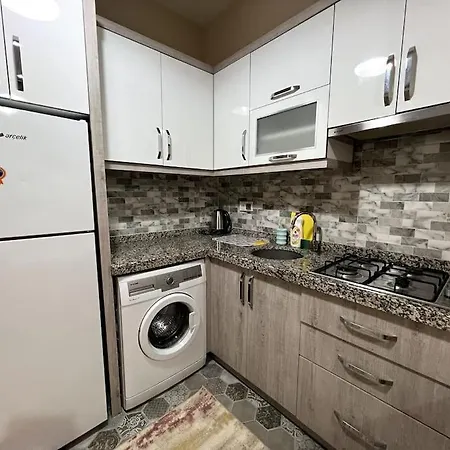 Basement Floor, Konforlu, Ferah, Genis 1+1 '24' アパート アンタルヤ